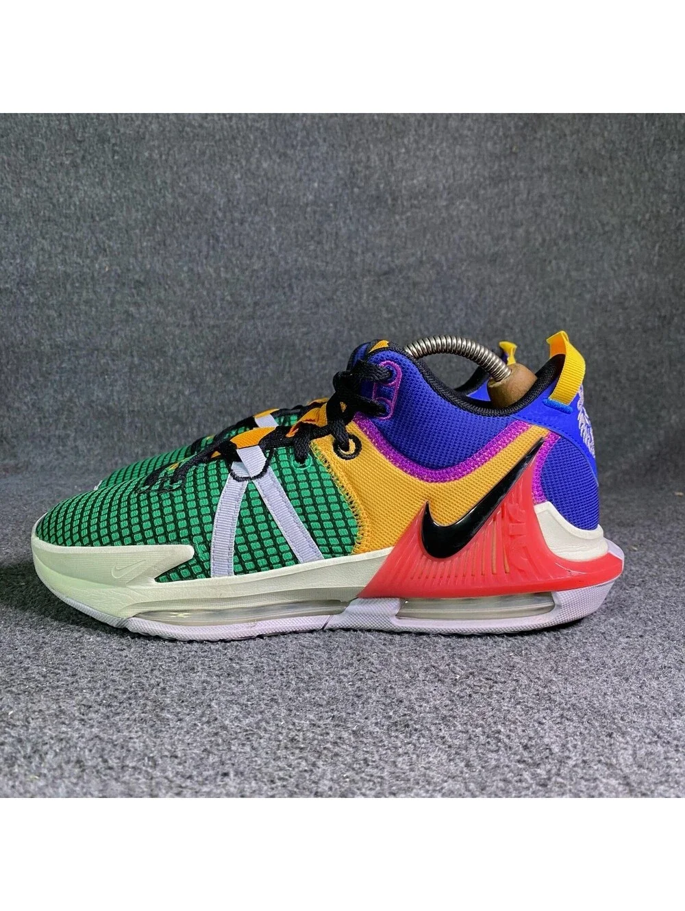 Nike LeBron Witness 7 Multi-Color Basketball Shoes Size 9.5 DM1123-501